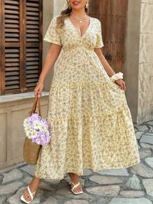 Franclia Plus Size Women Boho Elegant Ditsy Floral Ruffle V-Neck Short Sleeve Casual Dress, Suitable For Commuting, Office, Date, For Summer
