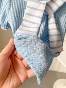 SHEIN 2 buc/Set Bebeluşă Fetiţă Nou Casual Resort Chic Elegant Albastru & Alb Tricot cu mâneci bufante, Capelet cu dungi detasabile 2 bucăţi ţinută - Albastru - Vizualizare 6