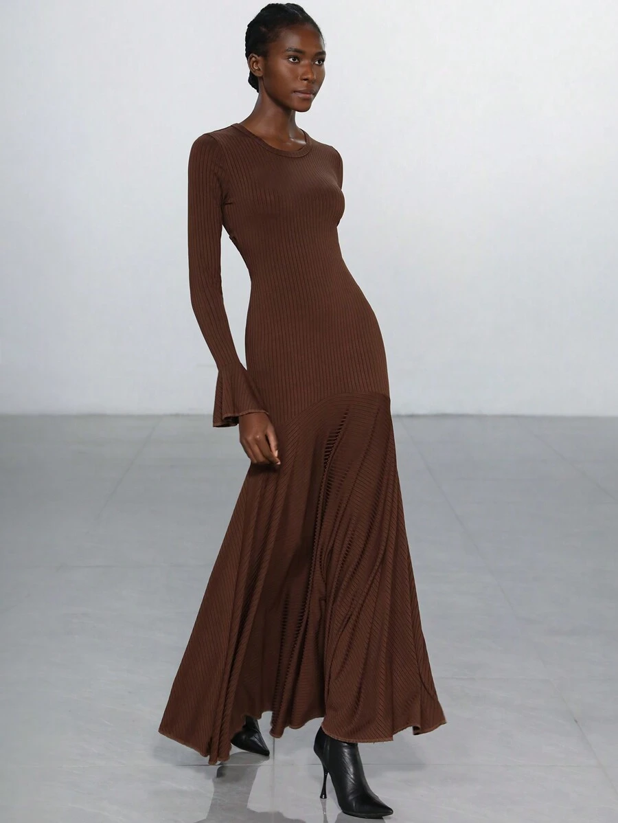 Aveloria Modichic 优雅意大利风格圆领喇叭袖口荷叶边女式针织长袖超长毛衣连衣裙