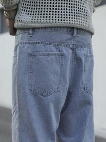 Manfinity Hypemode Men's Straight Leg Loose Casual Pockets Baggy Jeans, Versatile