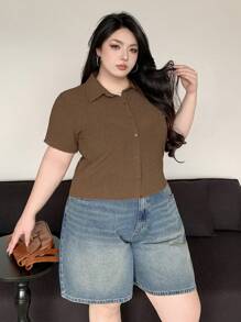 Dazy Plus Camiseta de manga corta ajustada con cuello de polo y tela texturizada talla grande, tops cortos para primavera/verano para mujeres