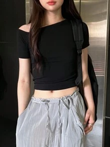 DAZY 女士纯色修身短款露肩短袖黑色 T 恤，春夏