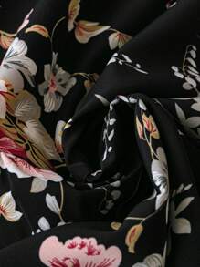 SHEIN LUNE Plus Size Women 2pcs Set: Solid Color Short Sleeve T-Shirt + Floral Print Skirt, Spring/Summer - Multicolor - View 3