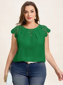SHEIN Clasi Blus Kasual Lengan Pendek Leher Bulat Warna Polos Ukuran Besar dengan Hiasan Renda dan Patchwork Warna Hijau - Hijau - View 4