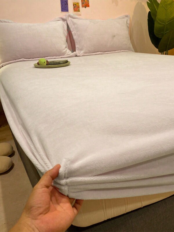 3pcs Cream White Crystal Velvet Fitted Sheet And Pillowcase Set, 1 Fitted Sheet, 2 Pillowcases, Washable
