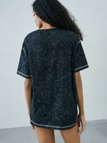 SHEIN EZwear Camiseta de manga corta con estampado de calavera y teñido anudado estilo grunge - Negro - Ver 3