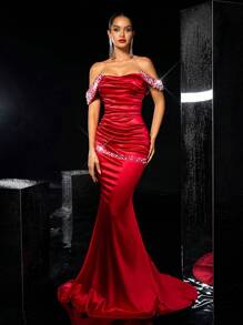 Glamrae Elegante y hermoso vestido largo de gala de satén brillante rojo de hombros caídos con mangas colgantes, fruncido, con lujo de strass y perlas falsas, con bajo de cola de pez hasta el suelo, adecuado para cena, fiesta de soltero, cita de cumpleaños, evento de boda, vestido de noche del Día de San Valentín, vestido de gala