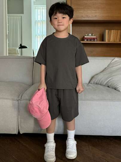 Dazy Kids 2件套男童休闲纯色短袖T恤和短裤套装