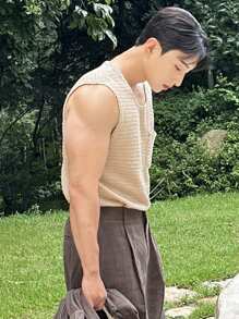 SHEIN X Scheana DAZY Men's Khaki Textured Fabric Summer Vacation Knit Vest