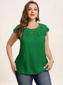 SHEIN Clasi Blus Kasual Lengan Pendek Leher Bulat Warna Polos Ukuran Besar dengan Hiasan Renda dan Patchwork Warna Hijau - Hijau - View 6