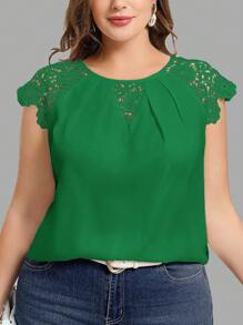 SHEIN Clasi Blus Kasual Lengan Pendek Leher Bulat Warna Polos Ukuran Besar dengan Hiasan Renda dan Patchwork Warna Hijau - Hijau - View 1