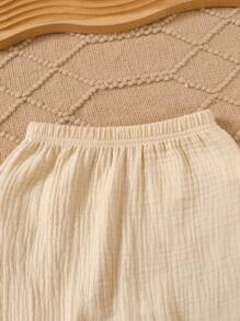 2 件套男婴休闲可爱纯色圆领上衣，搭配纯色裤子和围兜，舒适家居服