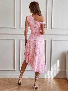 SHEIN VCAY Váy thường ngày lệch vai họa tiết hoa nhỏ nhắn, ngày lễ tình nhân, trang phục hẹn hò, trang phục nghỉ lễ cho nữ - Hồng - Xem 2