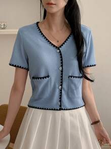 DAZY 夏季新款休闲优雅日期花卉装饰纽扣前T恤女式学院风上衣