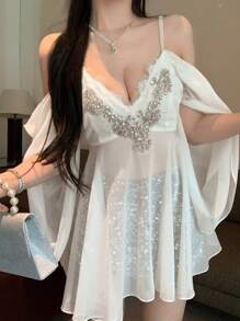 DAZY Blusa de gasa transparente con cuello en V, decorada con perlas y lentejuelas, con diseño de parches y volantes, para citas nocturnas, bodas - Blanco - Ver 8