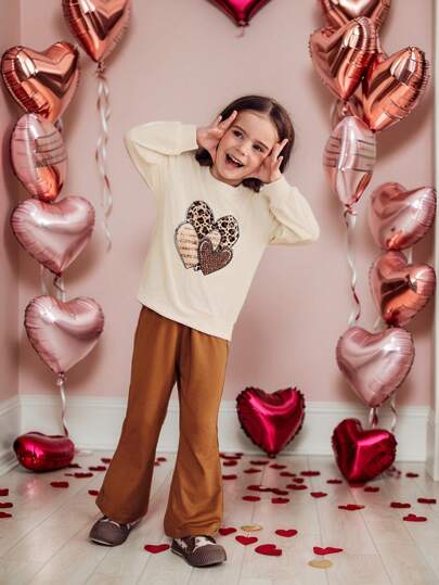 SHEIN 2 件套少女豹纹条纹闪光心形印花运动衫和经典基本款喇叭裤，休闲可爱/复古装，适合学校和户外玩耍、春夏、情人节