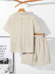 SHEIN Little Byeori 2 件 Tween Boy 舒适休闲风格纹理面料 Polo 衫，带领和拉链，短裤套装，适合户外玩耍、街头摄影、派对、城市漫步 - 卡其色 - 查看 2