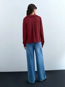 Maija 女士红色缎纹斜纹垂褶领纽扣前襟优雅休闲日常长袖衬衫，早春夏季女士外出上衣，夏季女士外出上衣 - 紅色 - 查看 3