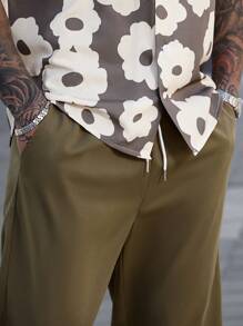 Manfinity CasualCool Floral Print Button Front Short Sleeve Shirt And Solid Color Pocket Pants 2 Pieces Suit For Men