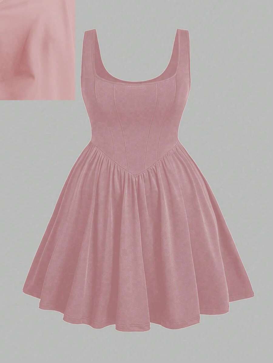 Flirla 大码纯色宽肩带褶皱下摆休闲连衣裙