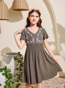 SHEIN Leap Crew 少女度假复古风 V 领短袖连衣裙 - 綠色 - 查看 4