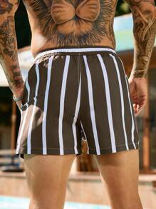 Manfinity Swimmode Pantalones cortos de playa casuales de rayas para hombres, de estilo fashionable y minimalista para uso diario, tipo hawaiano