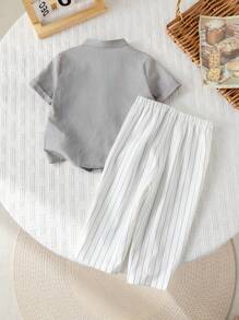 SHEIN Bộ 2 món áo sơ mi cổ tàu màu xám và quần sọc cạp chun cho bé trai, thích hợp cho tiệc sinh nhật, sự kiện buổi tối, biểu diễn, đám cưới, tiệc mừng em bé chào đời, lễ kỷ niệm sinh nhật lần thứ nhất. - Nhiều màu - Xem 2