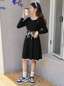 SHEIN Tween Girls Solid Color Contrast Trim Round Neck Fitted Casual Sweater Dress