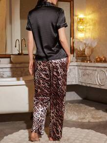 LuxeNights 女士豹纹短袖缎面睡衣套装（上衣和裤子） - 黑色 - 查看 2