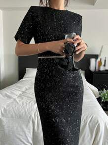 DAZY Vestido elegante de manga corta hasta la rodilla, ajustado, con decoración de lentejuelas para mujer