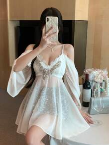 DAZY Blusa de gasa transparente con cuello en V, decorada con perlas y lentejuelas, con diseño de parches y volantes, para citas nocturnas, bodas - Blanco - Ver 7