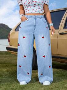 SHEIN VCAY Jeans Plus Size Cereja Bordado Bolso Relaxado Solto - Lavagem leve - Ver 3