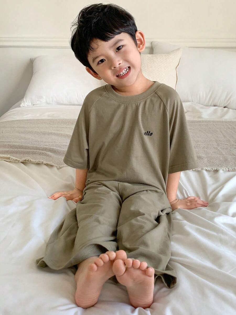 DAZY Young Boy Letter Print Pocket Short Sleeve Top And Pants Pajama Set - Army Green - View 1