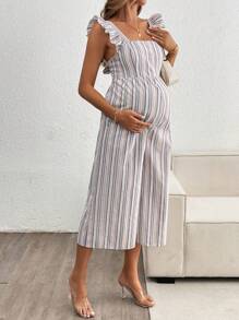 SHEIN Mono de embarazo informal con mangas con volantes, cuello cuadrado y decoración de lazo, con pantalones 3/4