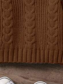 Babyjongen Herfst/Winter Gebreide Trui, Modieuze Turtleneck Trui Nieuw Binnen. Met Een Eenvoudige En Stevige Bruine Toon Die Een Frisse En Schattig Kinderlijke Stijl Presenteert. Gemaakt Van Zacht En Comfortabel Materiaal, Geschikt Voor De Tere Babyhuid, Houdt De Baby Warm En Gezellig. Ideaal Voor Familiebijeenkomsten, Buitenactiviteiten, Ouder-Kind Tijd, en Kerstfeestjes.
