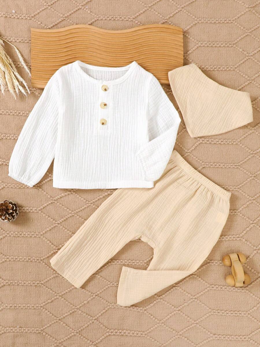 2 件套男婴休闲可爱纯色圆领上衣，搭配纯色裤子和围兜，舒适家居服