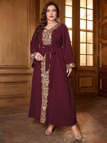 Al Najma 大码女式花卉印花装饰 V 领喇叭袖优雅阿拉伯长裙，端庄的卡夫坦 - 酒紅色 - 查看 5