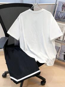 SHEIN Set de 2 piezas para niño adolescente con camiseta de manga corta de estilo suelto y casual con estampado de oso y un short a juego; ropa para primavera; ropa para niños adolescentes; chaquetas para niños adolescentes, de vuelta a la escuela en primavera