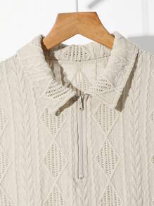 SHEIN Little Byeori 2 件 Tween Boy 舒适休闲风格纹理面料 Polo 衫，带领和拉链，短裤套装，适合户外玩耍、街头摄影、派对、城市漫步 - 卡其色 - 查看 3