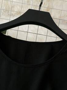 SHEIN Clasi Gaun Valentine Wanita Ukuran Besar dengan Lengan Lentera dan Bordir Bunga - Hitam - View 4