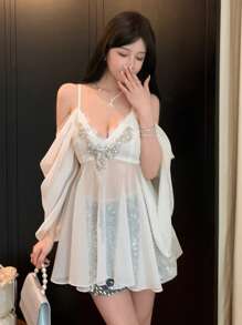 DAZY Blusa de gasa transparente con cuello en V, decorada con perlas y lentejuelas, con diseño de parches y volantes, para citas nocturnas, bodas - Blanco - Ver 1