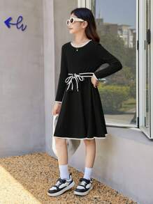 SHEIN Tween Girls Solid Color Contrast Trim Round Neck Fitted Casual Sweater Dress