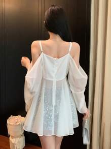 DAZY Blusa de gasa transparente con cuello en V, decorada con perlas y lentejuelas, con diseño de parches y volantes, para citas nocturnas, bodas - Blanco - Ver 5