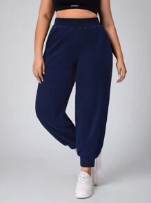 SHEIN Essnce Plus Size Solid Color Casual Denim Jeans, Minimalist Style For Everyday Wear Stretchy Knit Denim Apple Bottom Jeans - Blue - View 4