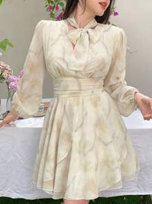 DAZY 女式花卉印花束腰 V 领长袖雪纺迷你连衣裙，秋季连衣裙 - 米色 - 查看 4