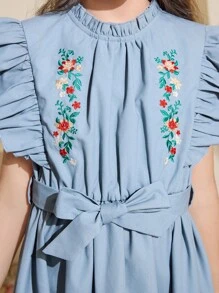SHEIN Tween Girls' Holiday Casual Embroidered Cap Sleeve Waisted Dress - Blue - View 5