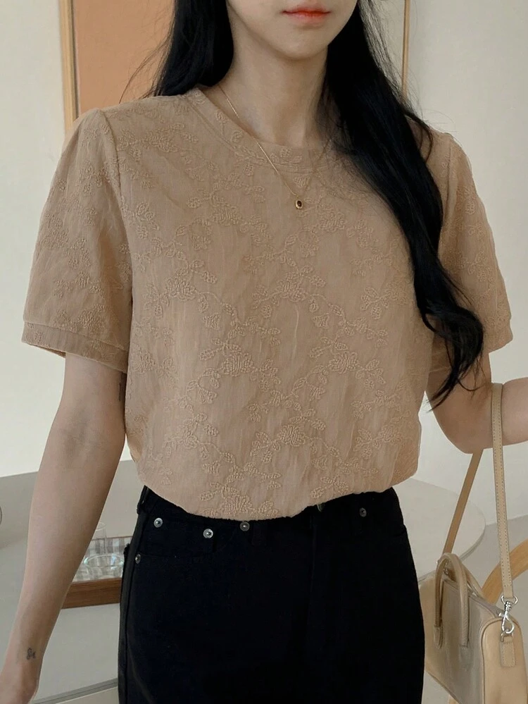 New Summer Women's T-Shirt With Textured Floral Pattern And Lantern Sleeve, Suitable For Office Wear