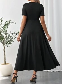 SHEIN 孕妇纯色 V 领收腰斜口袋无袖休闲夏装连衣裙 - 黑色 - 查看 2