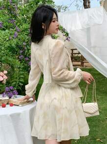 DAZY 女式花卉印花束腰 V 领长袖雪纺迷你连衣裙，秋季连衣裙 - 米色 - 查看 5