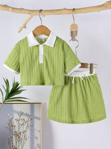 SHEIN 2 piezas Conjunto de falda y polo de manga corta de color contrastante para niña